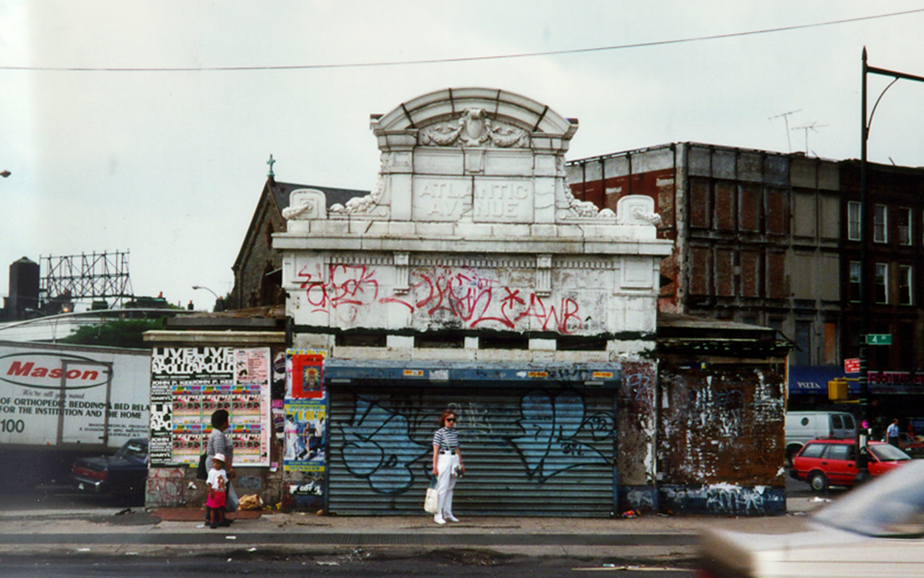 Pre-restoration Times Plaza Kiosk