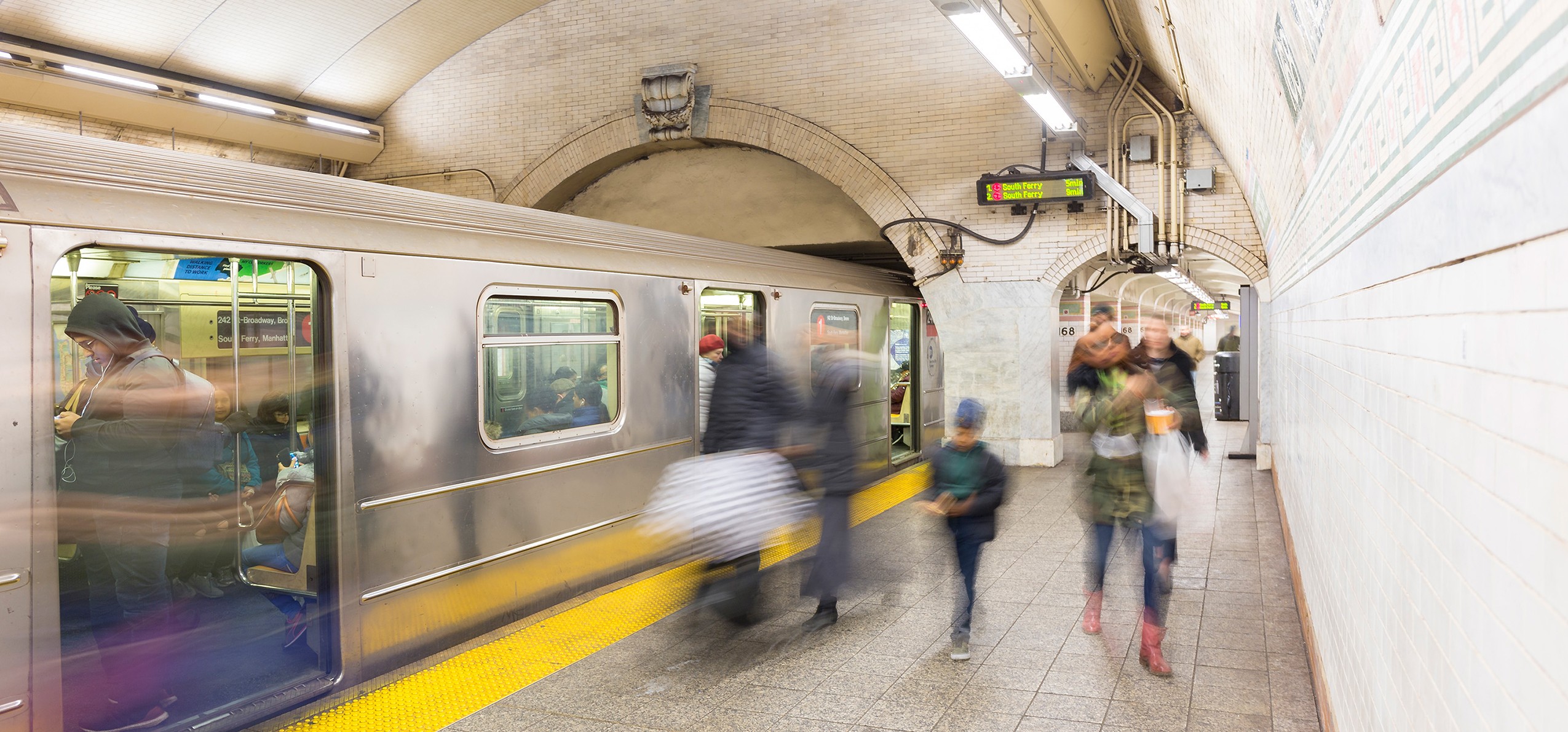 commuters leaving train at 168th Street Station