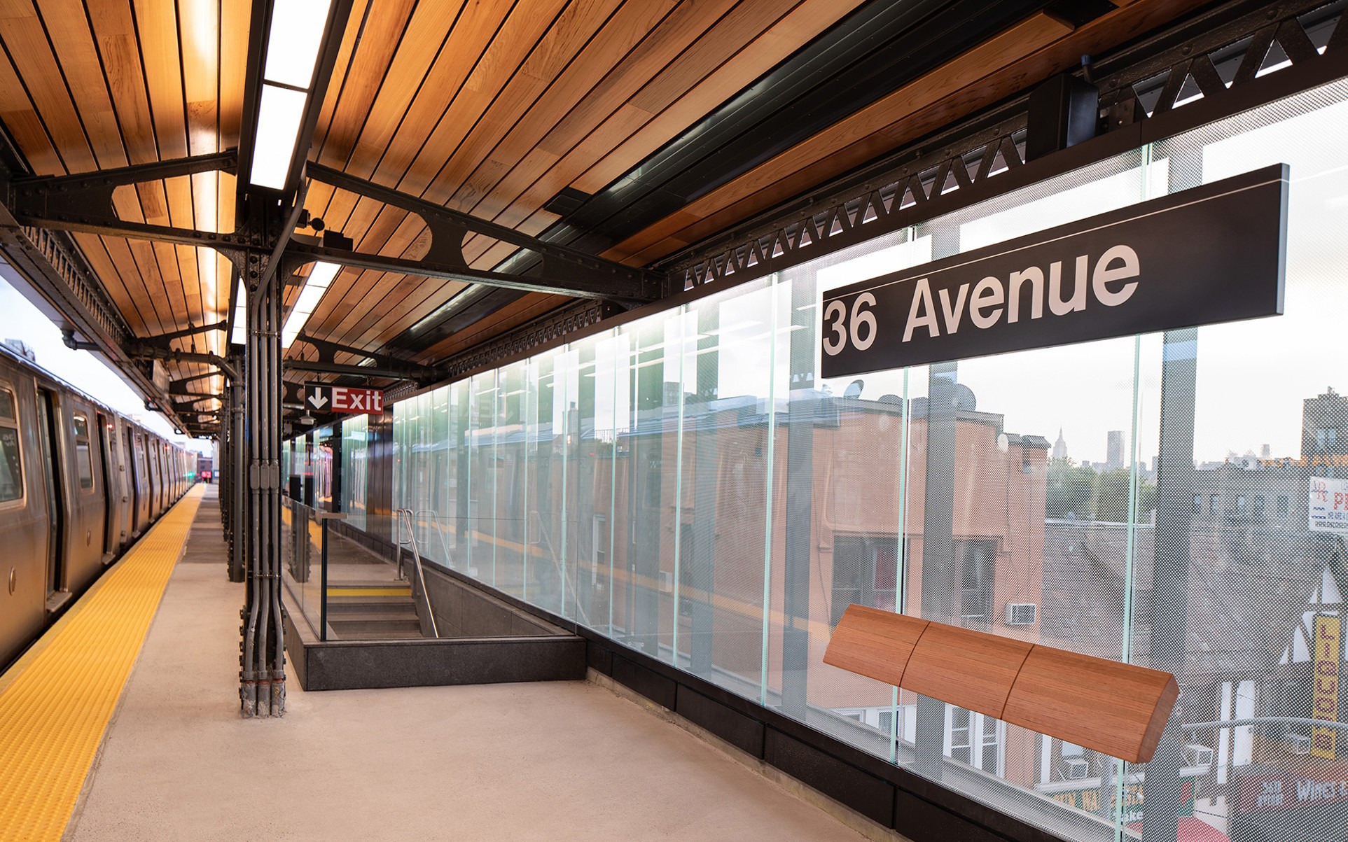 Astoria subway station platform