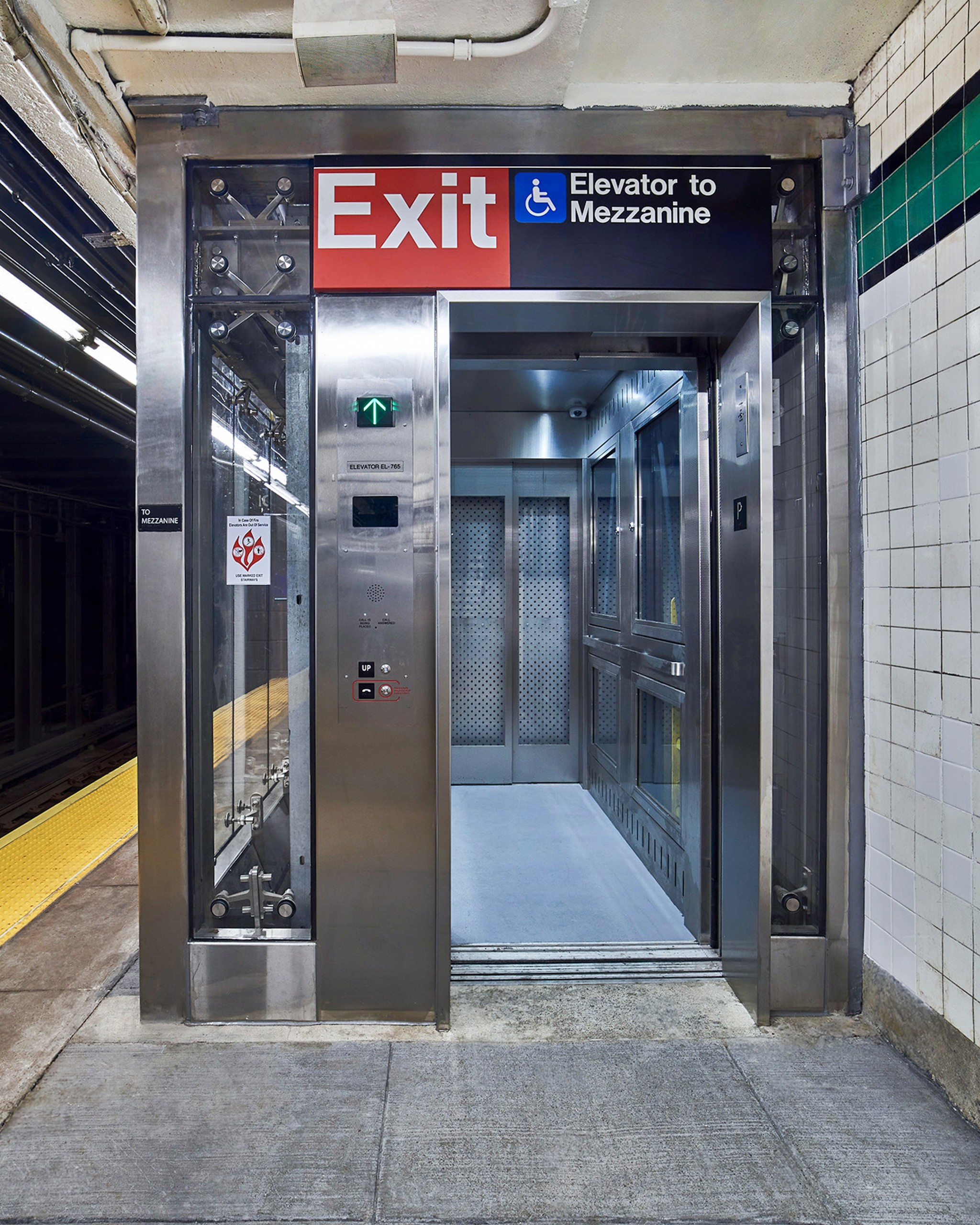 Greenpoint Avenue Station platform elevator