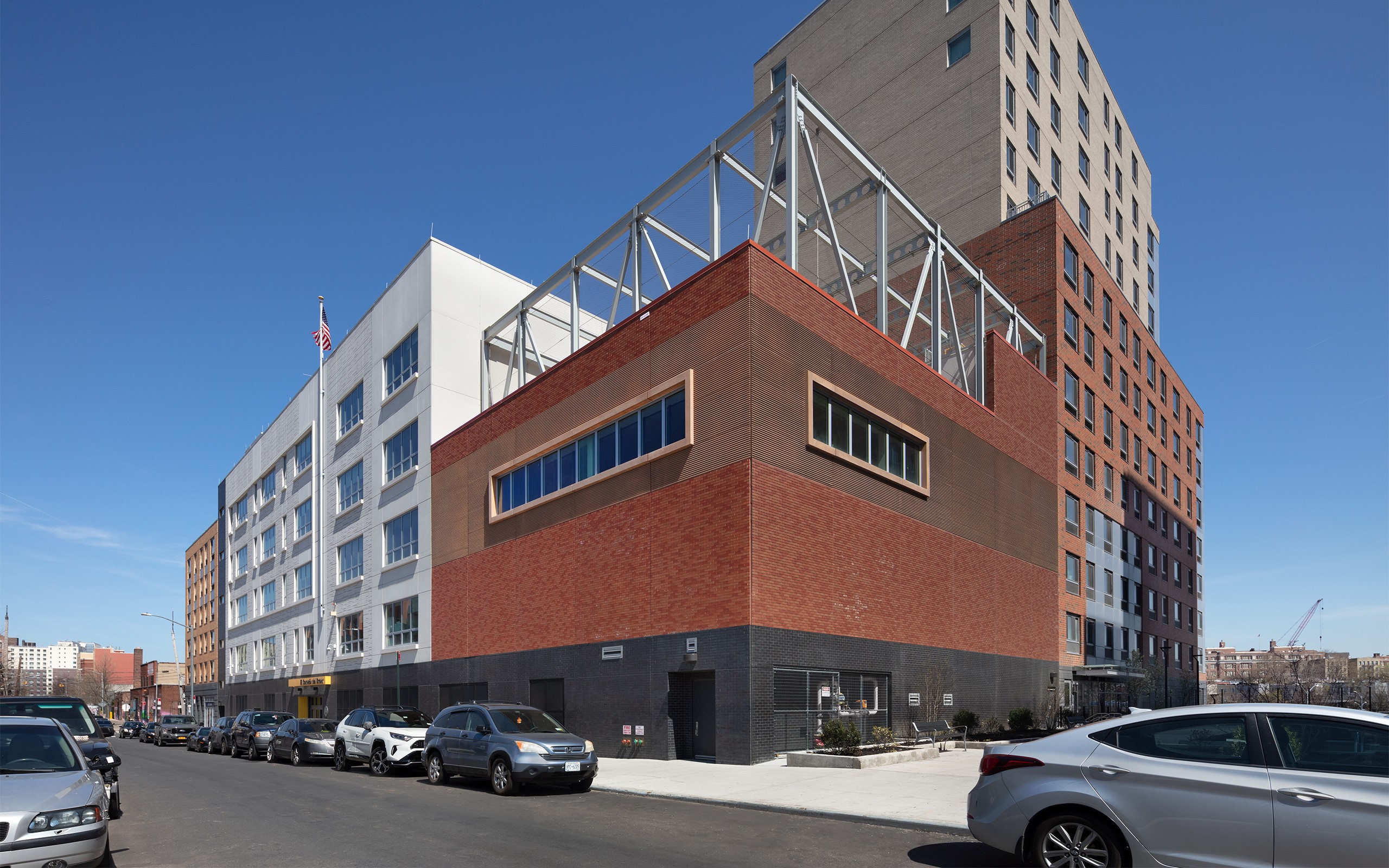 7950_woCam_16x10_V2 El Corazón del Bronx exterior